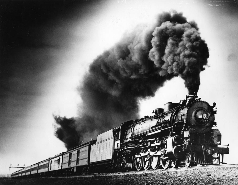 A Texas & Pacific Railway train arrives in Dallas
